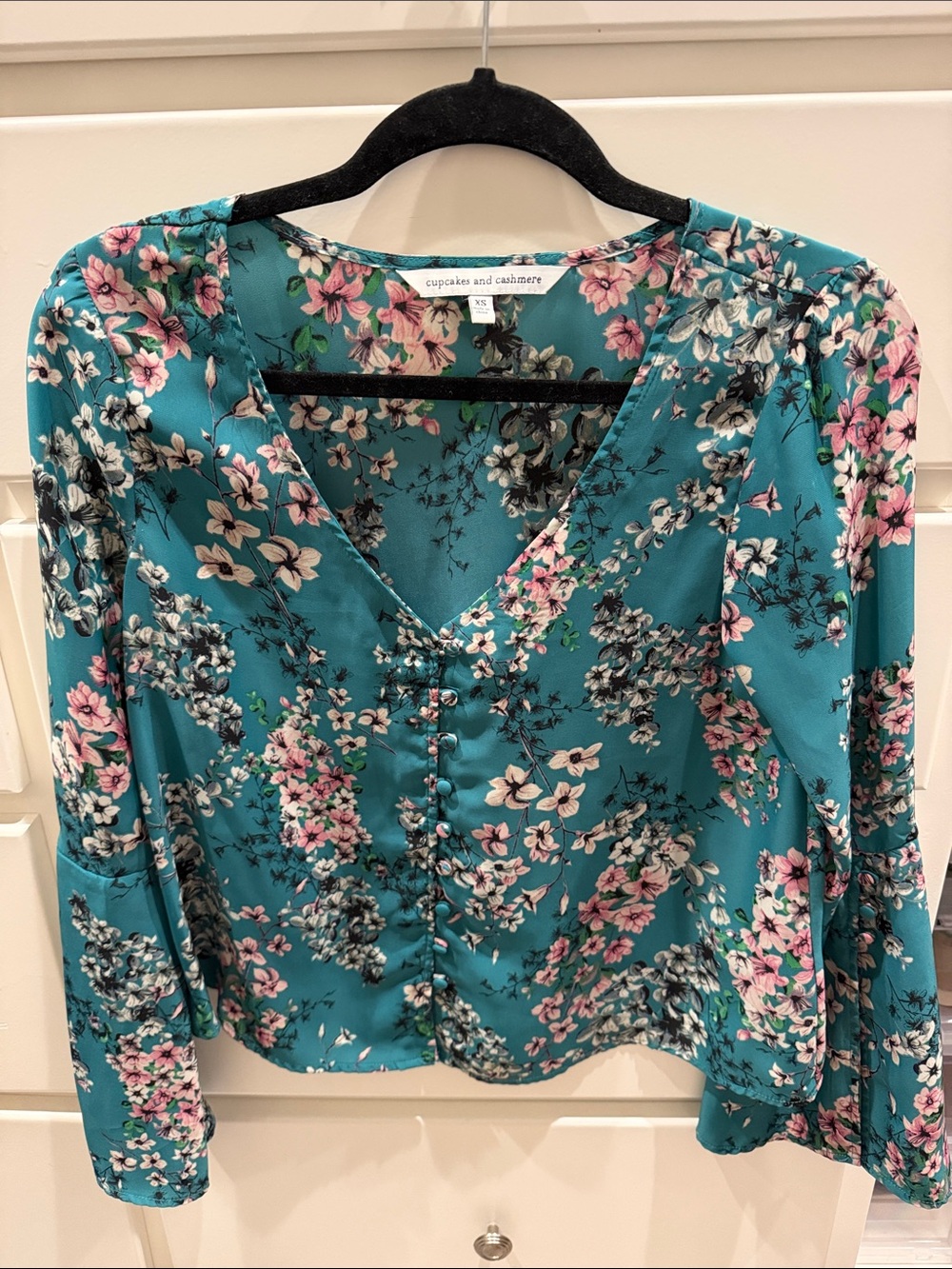 cupcakes & cashmere Teal Floral V-Neck Button Blouse